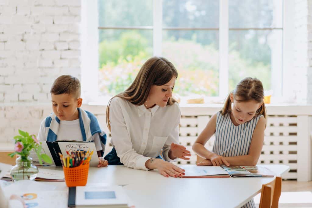 A teacher tutoring her students.